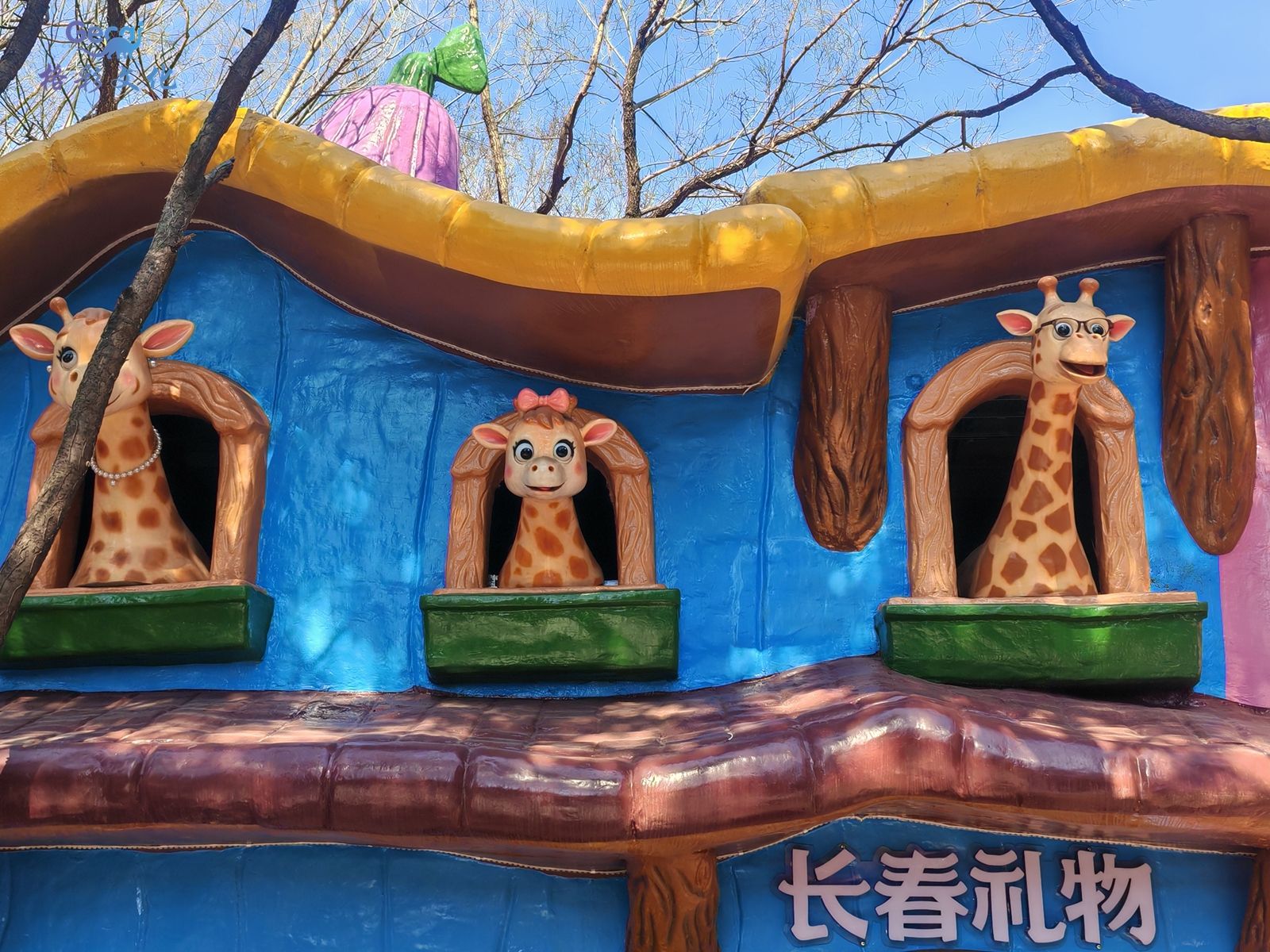 项目案例｜长春动物园 卡通仿真长颈鹿雕塑项目