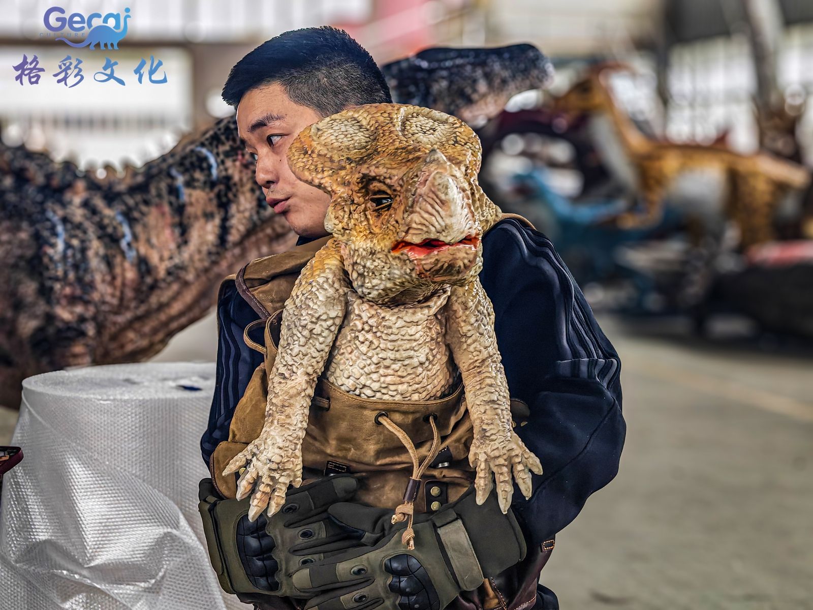 游乐园互动可动恐龙手偶